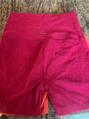 Beyond Yoga Seamless High-Waist Bike Shorts in Fuchsia Pink ~ NEVER WORN